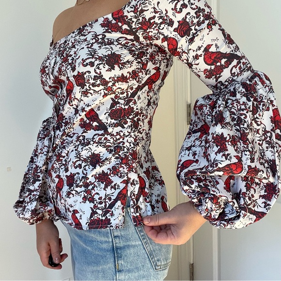 Gorgeous Printed Off Shoulder Top with Puffy Sleeves - Picture 3 of 11